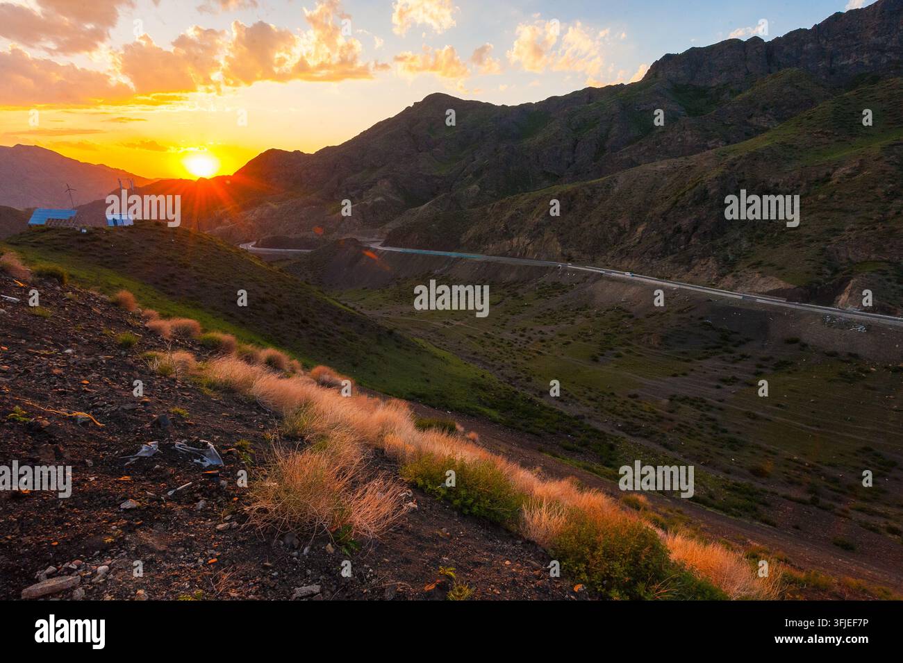 Paysage pittoresque le long de l'autoroute Duku, Xinjiang, Chine Banque D'Images