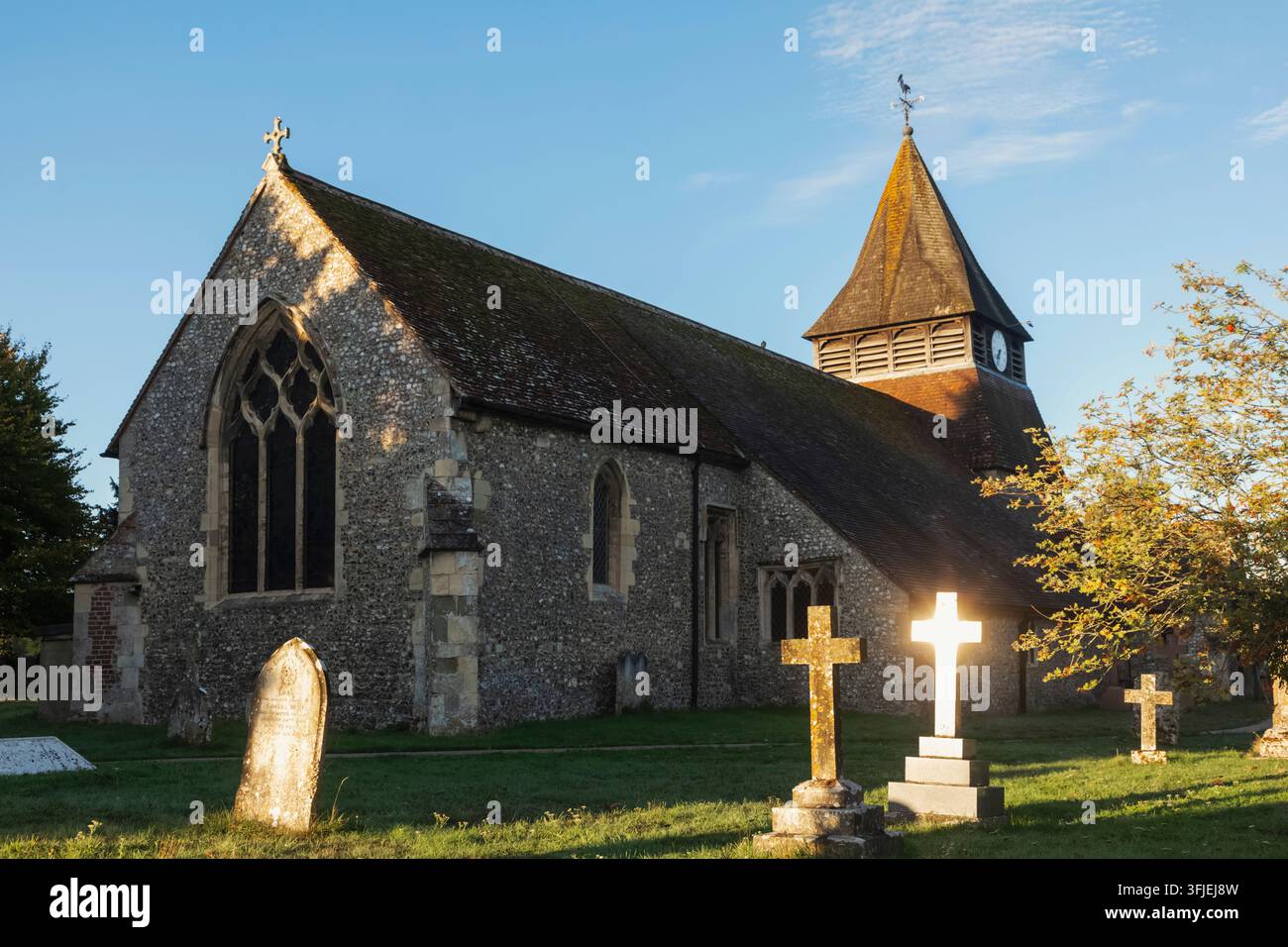 Angleterre, Hampshire, Test Valley, King's Somborne, L'église paroissiale de Saint-Pierre et Saint-Paul, Vue extérieure Banque D'Images