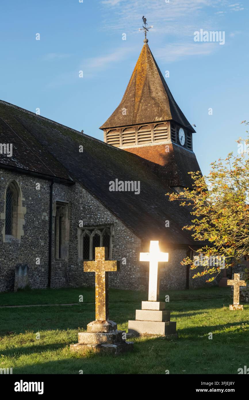 Angleterre, Hampshire, Test Valley, King's Somborne, L'église paroissiale de Saint-Pierre et Saint-Paul, Vue extérieure Banque D'Images