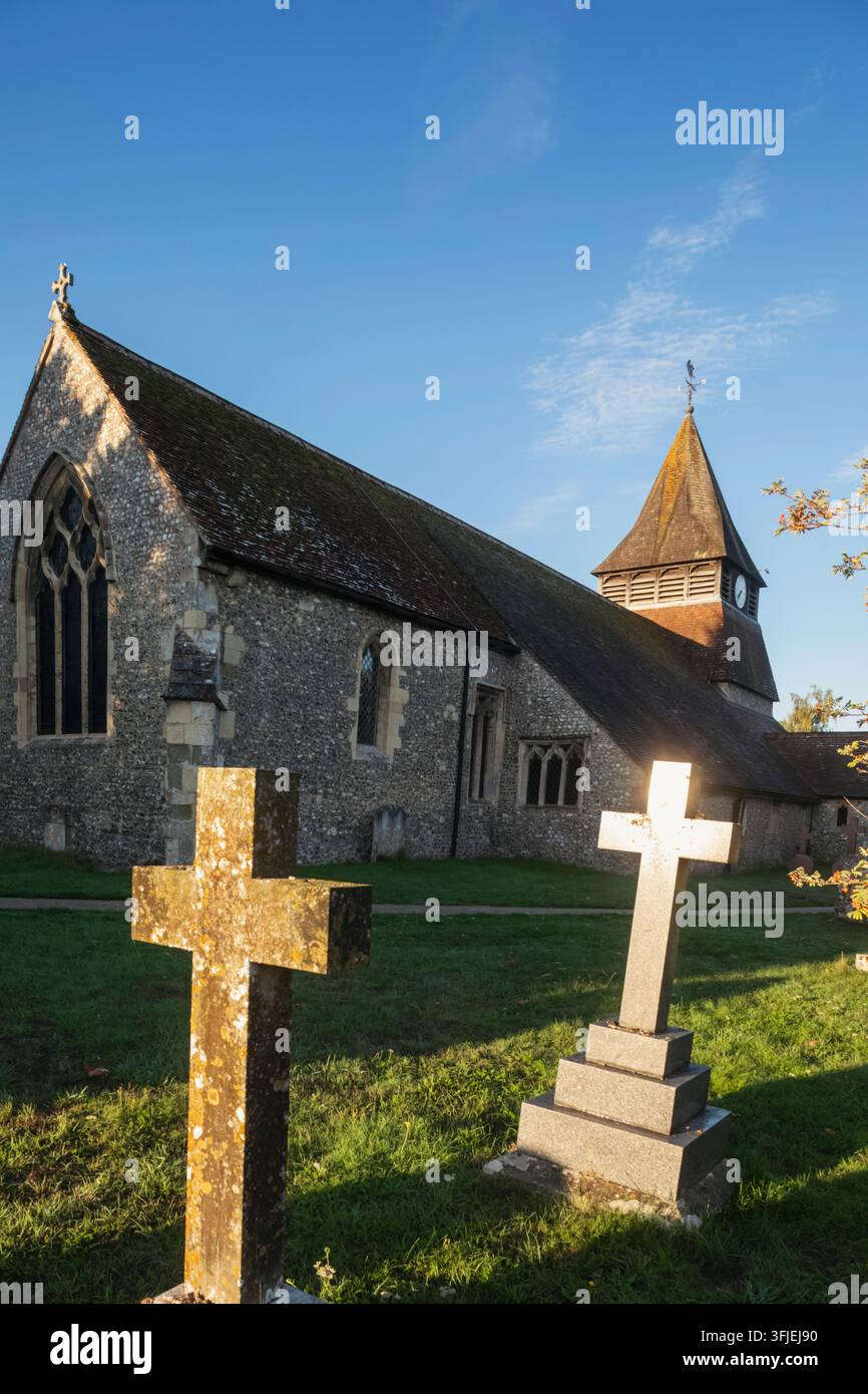 Angleterre, Hampshire, Test Valley, King's Somborne, L'église paroissiale de Saint-Pierre et Saint-Paul, Vue extérieure Banque D'Images