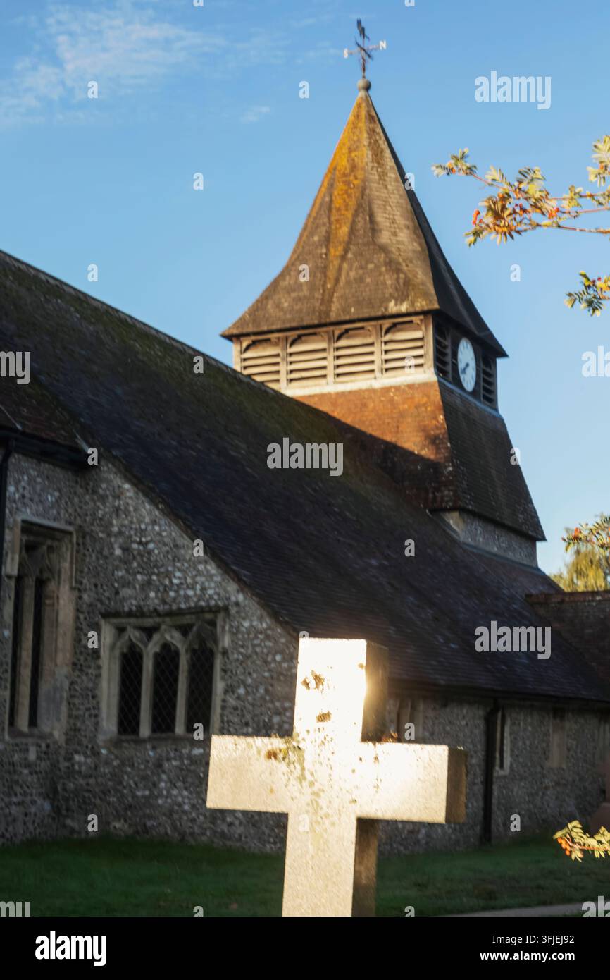 Angleterre, Hampshire, Test Valley, King's Somborne, L'église paroissiale de Saint-Pierre et Saint-Paul, Vue extérieure Banque D'Images