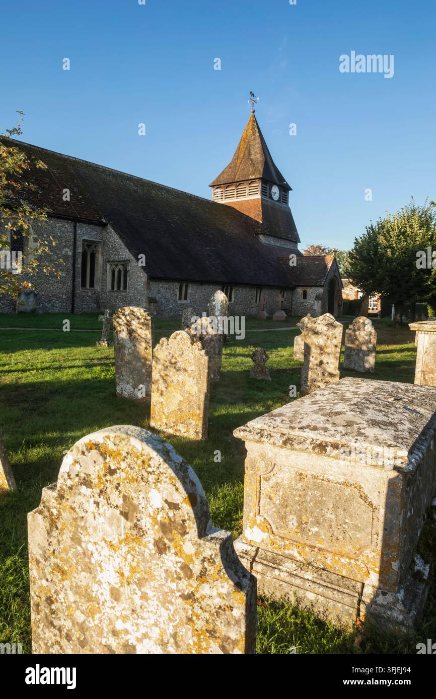 Angleterre, Hampshire, Test Valley, King's Somborne, L'église paroissiale de Saint-Pierre et Saint-Paul, Vue extérieure Banque D'Images