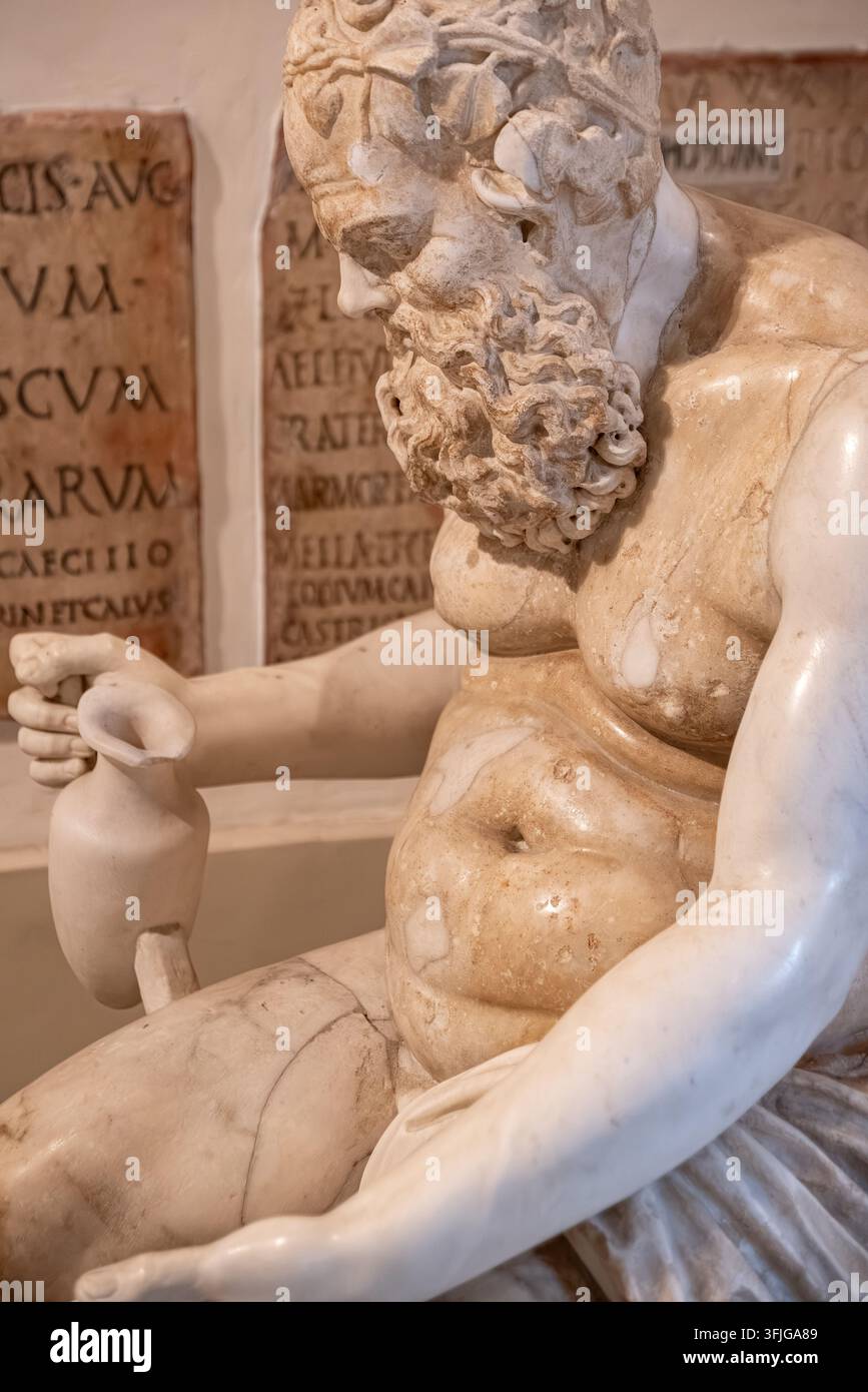 Statue antique en marbre de Polyphème à l'intérieur des Musées du Capitole, Rome Banque D'Images
