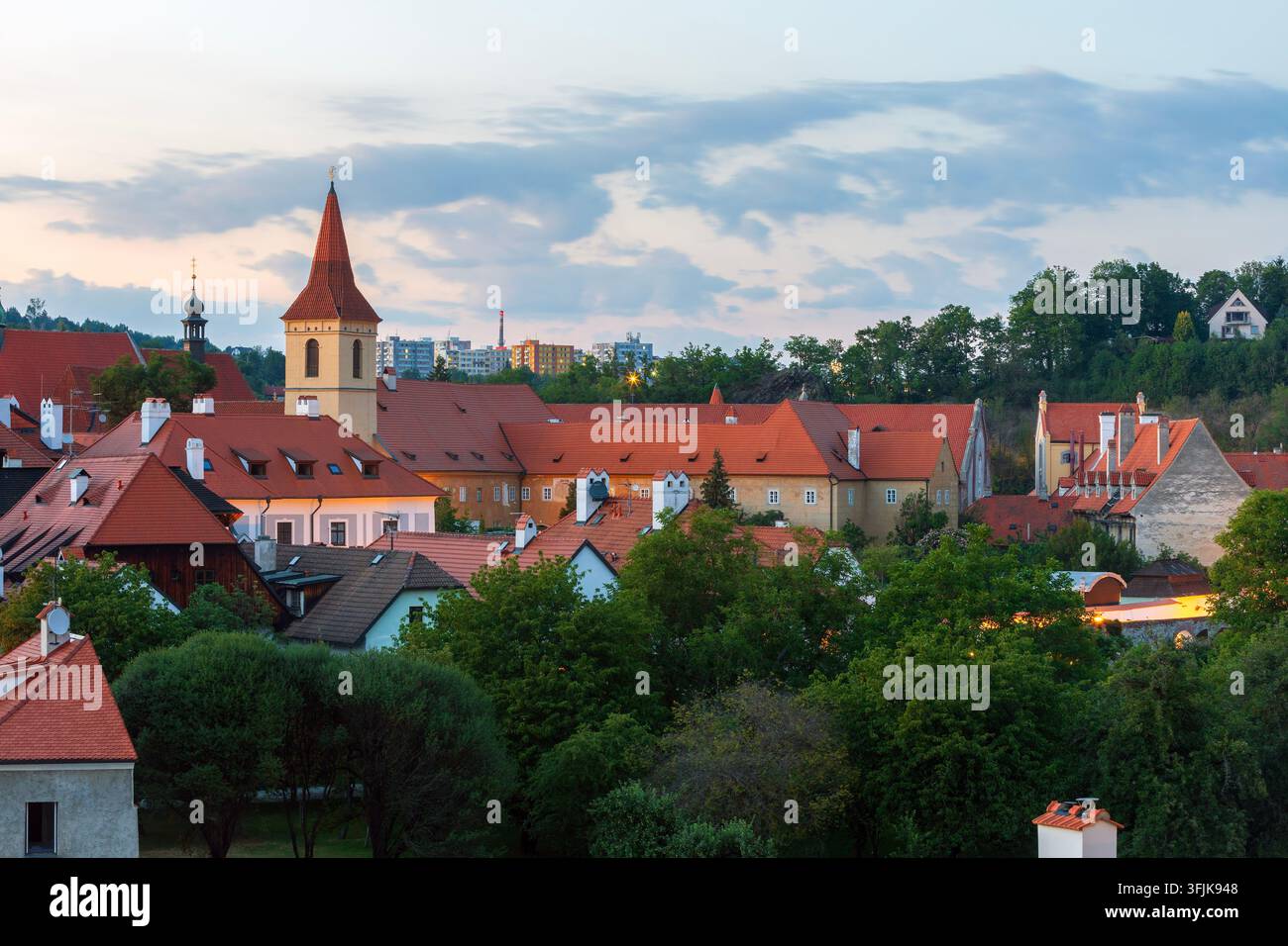 Vues panoramiques du monastère des Minorites (1350) dans la ville médiévale de conte de fées de Cesky Krumlov, Tchéquie (un site du patrimoine mondial de l'UNESCO) Banque D'Images