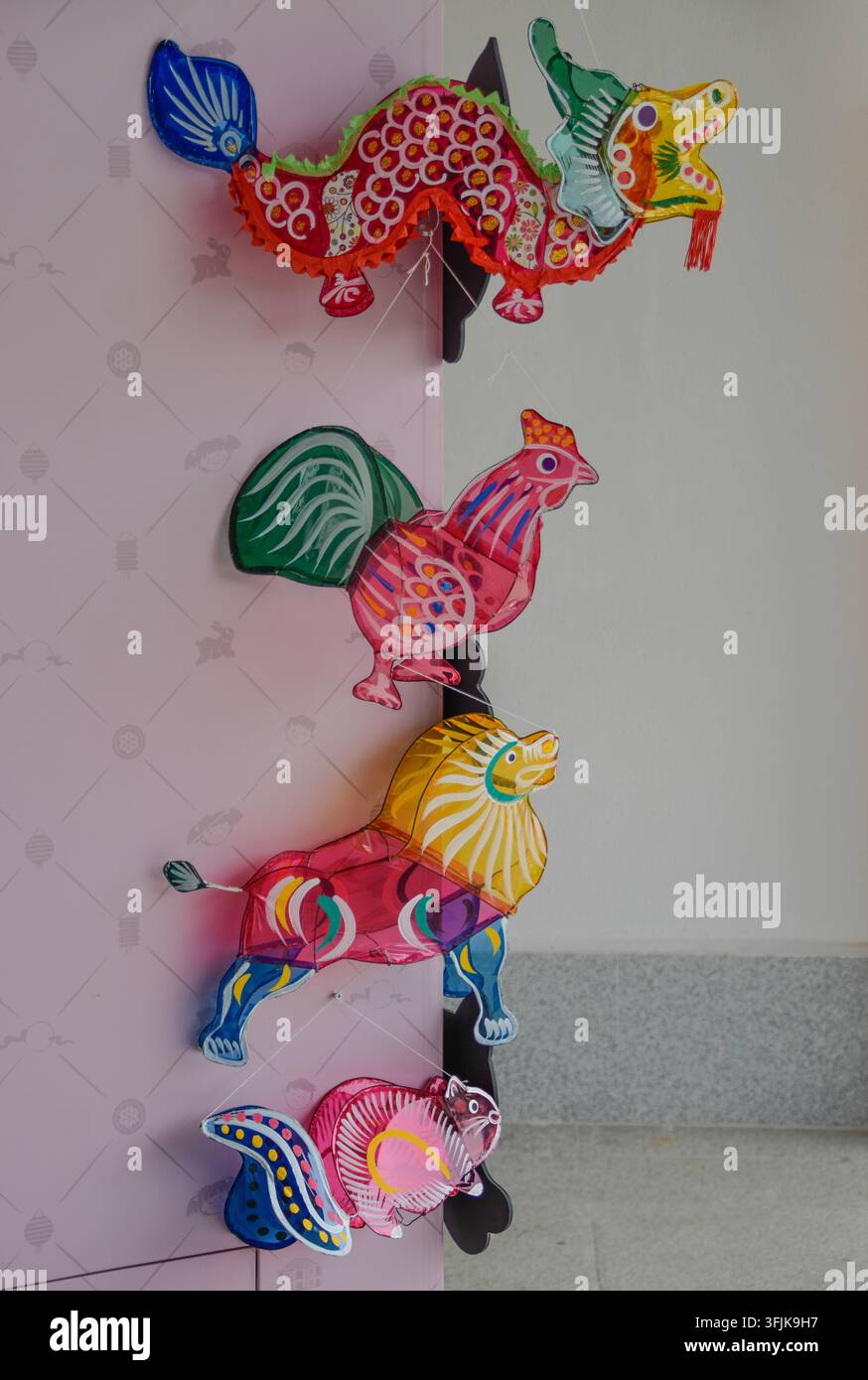 Singapour, 21 septembre 2026 : Lanternes pour enfants du mois de la mi-automne (mooncake) d'antan exposées dans le Jardin chinois. Banque D'Images
