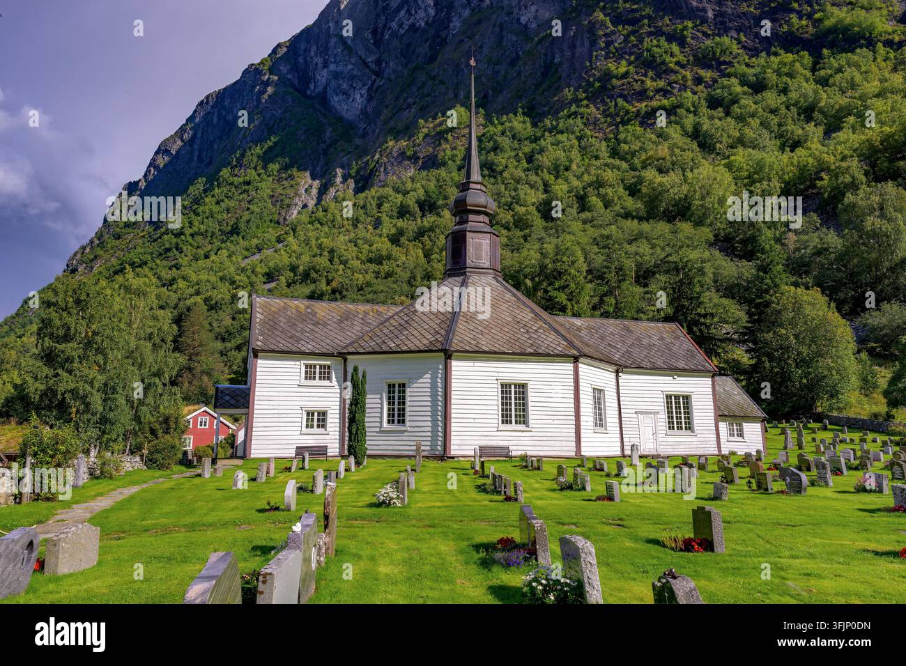 Église de Norddal à Norddal (Fjord, Møre og Romsdal), dans l’ouest de la Norvège en septembre. Banque D'Images