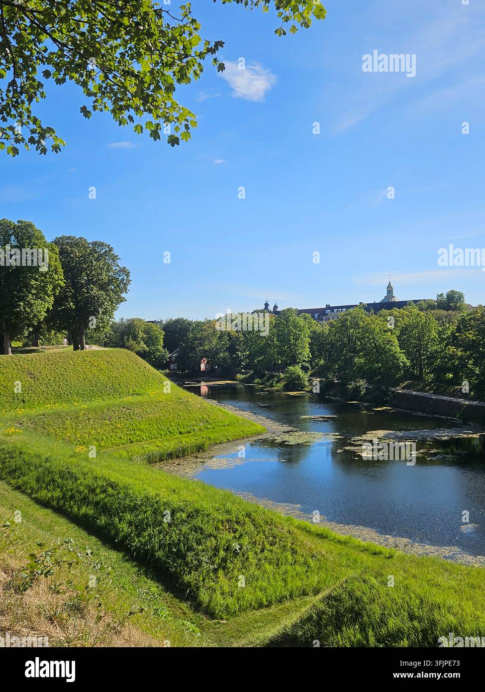 Fosse de la forteresse historique de Kastellet Copenhague et paysage verdoyant Banque D'Images