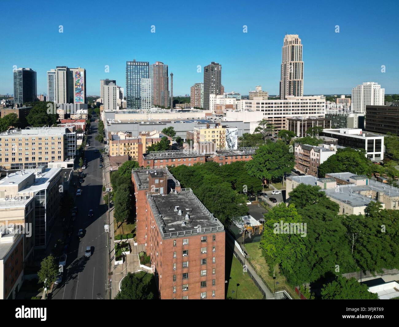 Paysage urbain de New Rochelle, New York par une journée d'été claire Banque D'Images