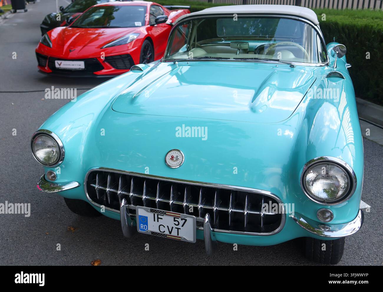 Bucarest, Roumanie - 24 juin 2026 : Chevrolet Corvette C1 rétro de 1957. Banque D'Images