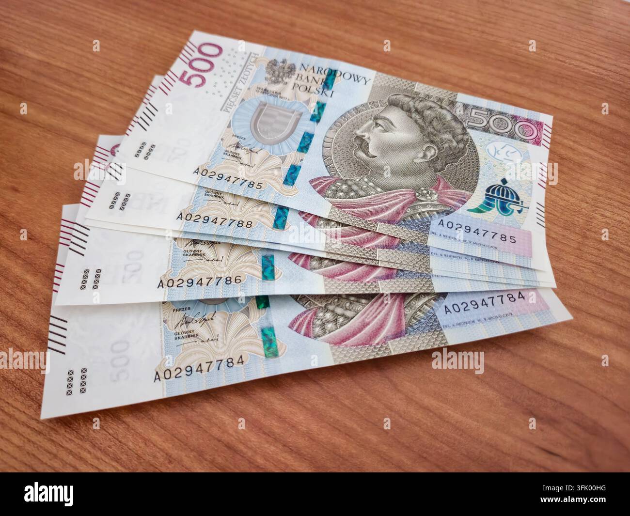 5 billets de cinq cents zlotys polonais. Banque D'Images