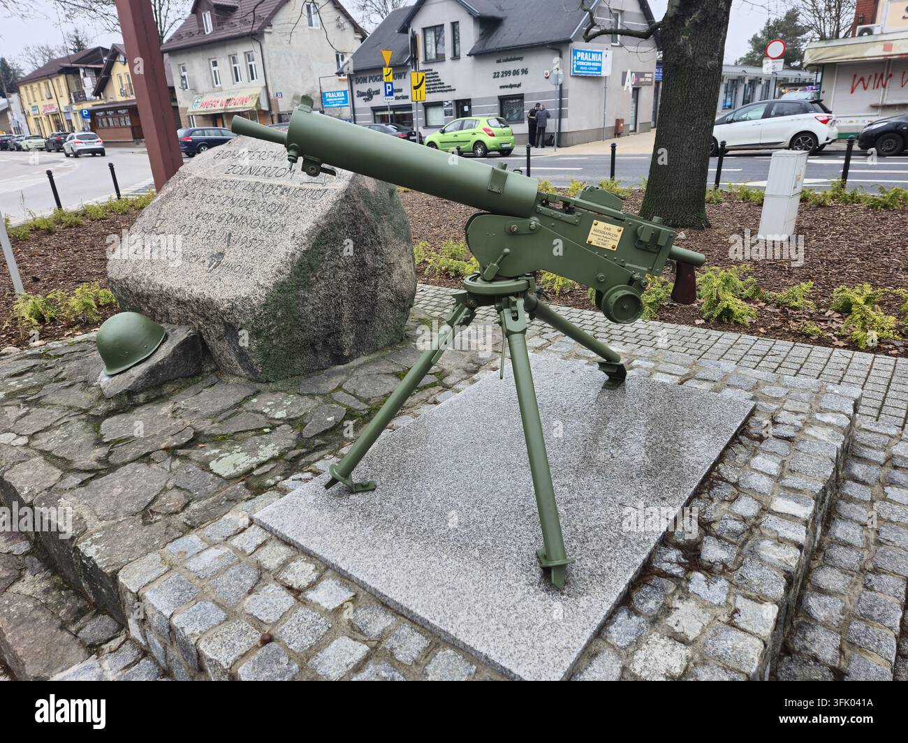 Brwinow, Pologne – 2 mars 2025 : Ckm wz.30 mitrailleuse lourde sur trépied. Banque D'Images
