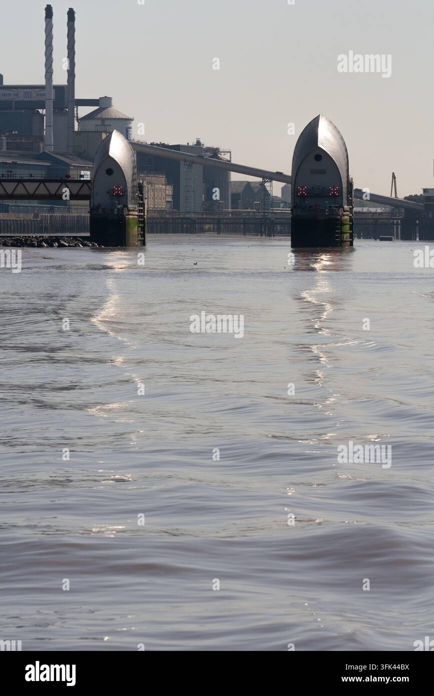 La barrière de la Tamise de Londres, un système de protection contre les inondations mobile sur la Tamise, protège la ville des marées extrêmes et des tempêtes. Banque D'Images