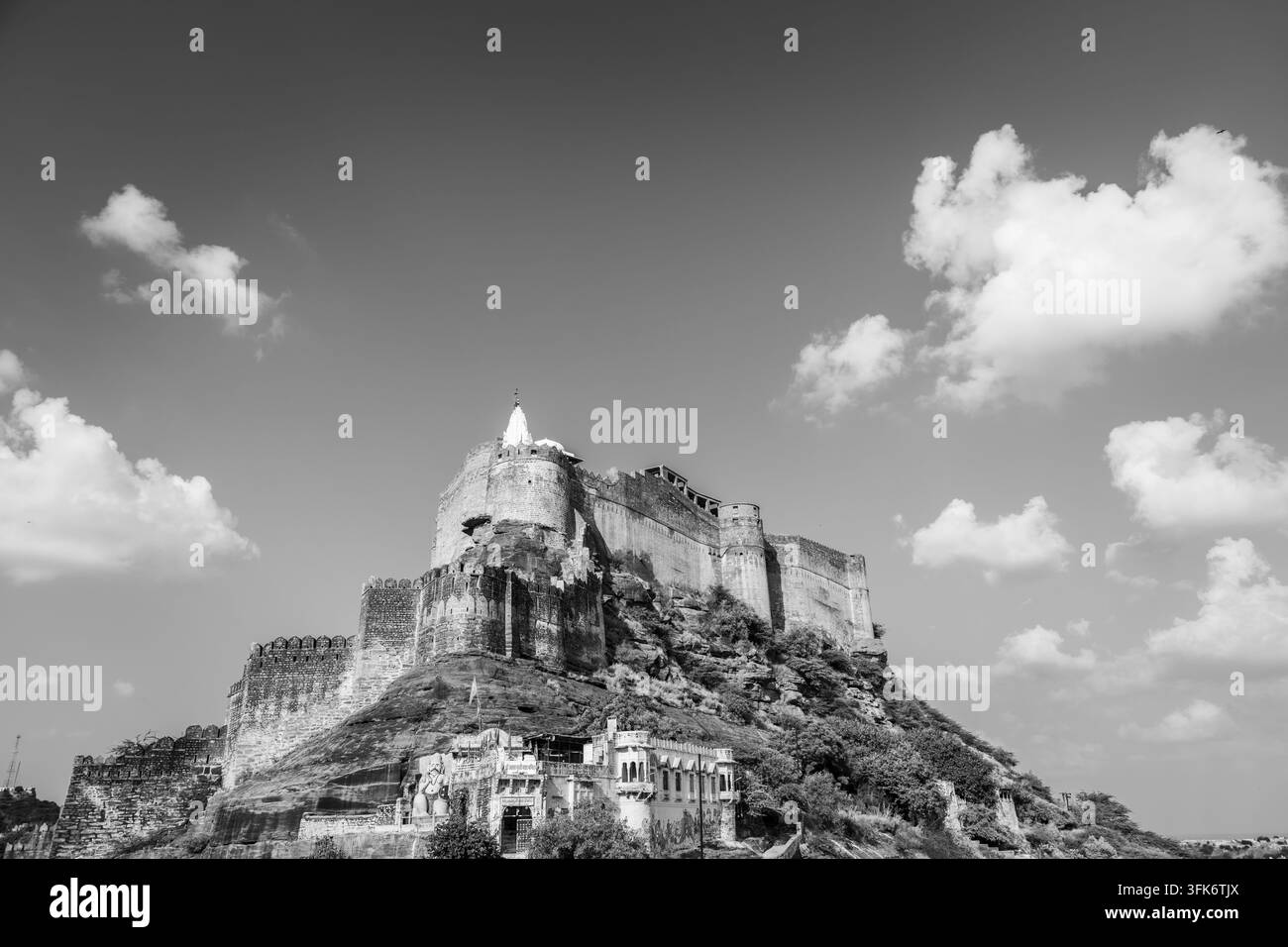 le fort Mehrangarh, Jodhpur, vu depuis un point de vue au coucher du soleil près du sommet Banque D'Images