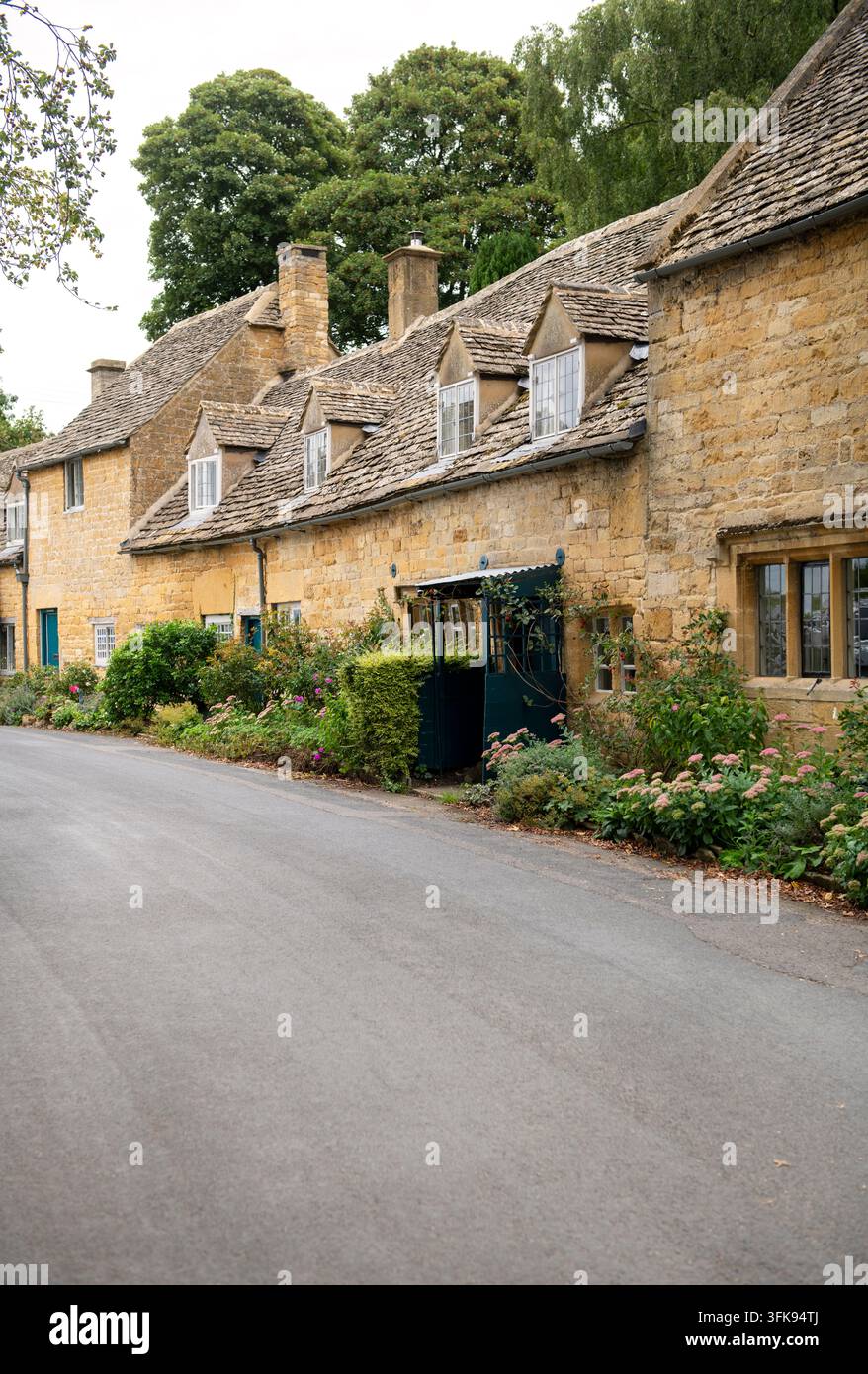 Rangée de maisons dans le village de Stanton dans les Cotswolds, Gloucestershire, Angleterre, Royaume-Uni Banque D'Images