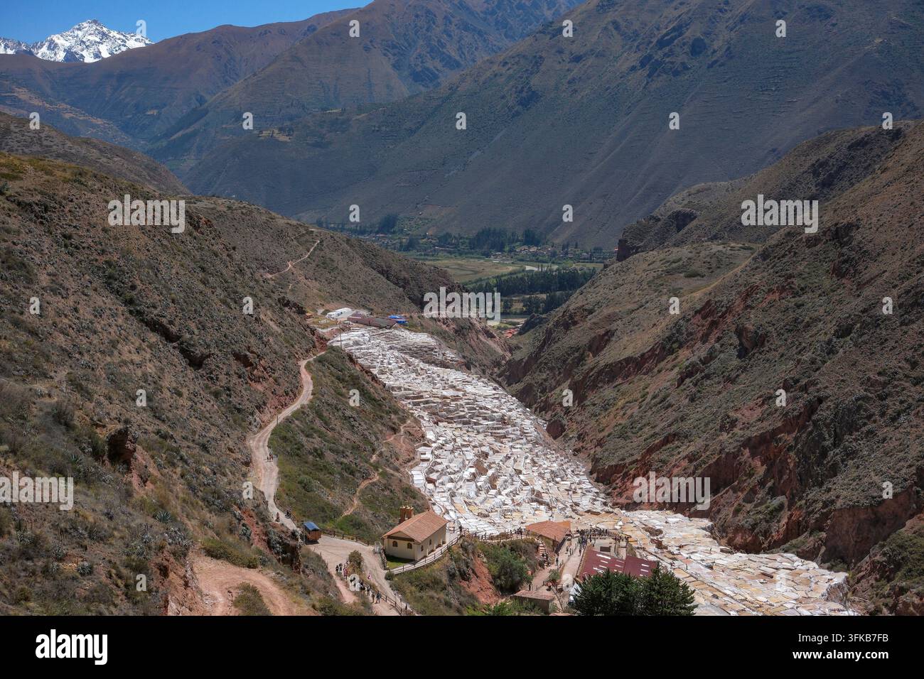 Maras, Pérou - 27 août 2026 : Les mines de sel de Maras sont l’un des plus grands centres d’extraction de sel d’origine préhispanique de la région de Cusco, Urubamba Banque D'Images