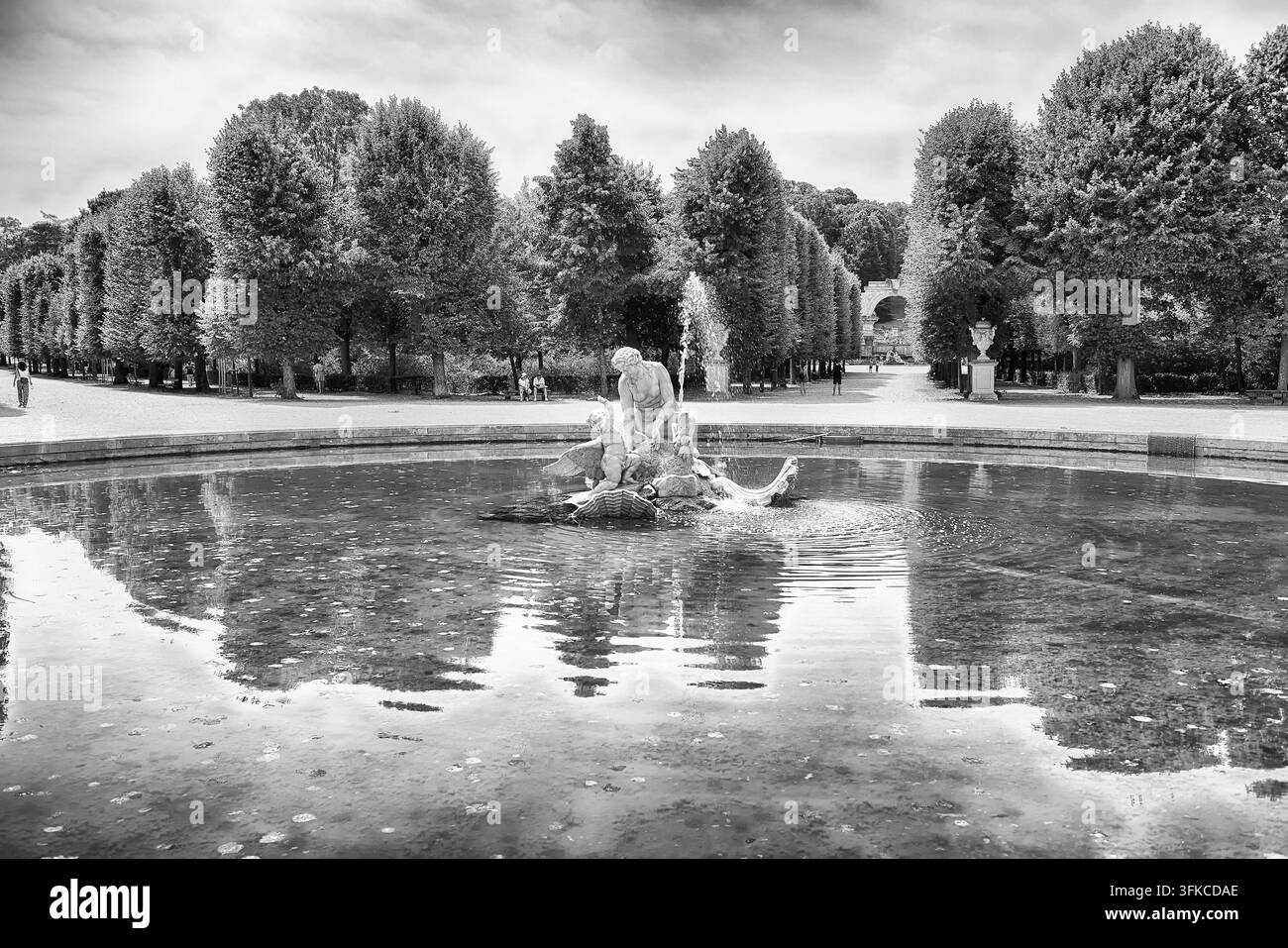VIENNE, AUTRICHE - 17 JUILLET 2026 : Une vue panoramique de la fontaine de Neptune dans le jardin du palais de Schönbrunn à Vienne. Banque D'Images
