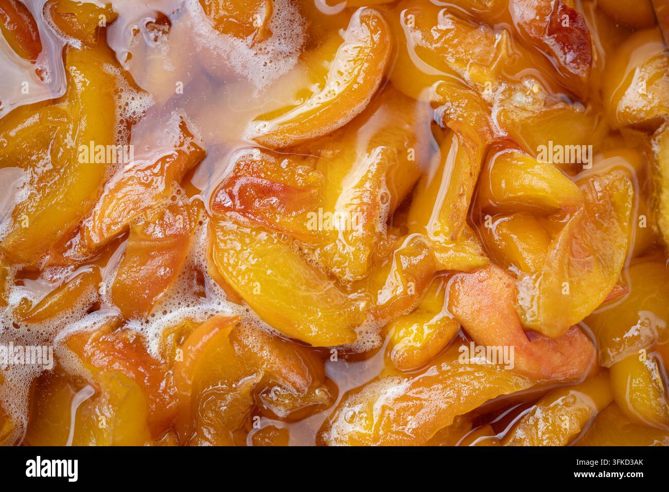 Confiture de pêches comme motif alimentaire. Préparations maison, confiture d'hiver. Banque D'Images