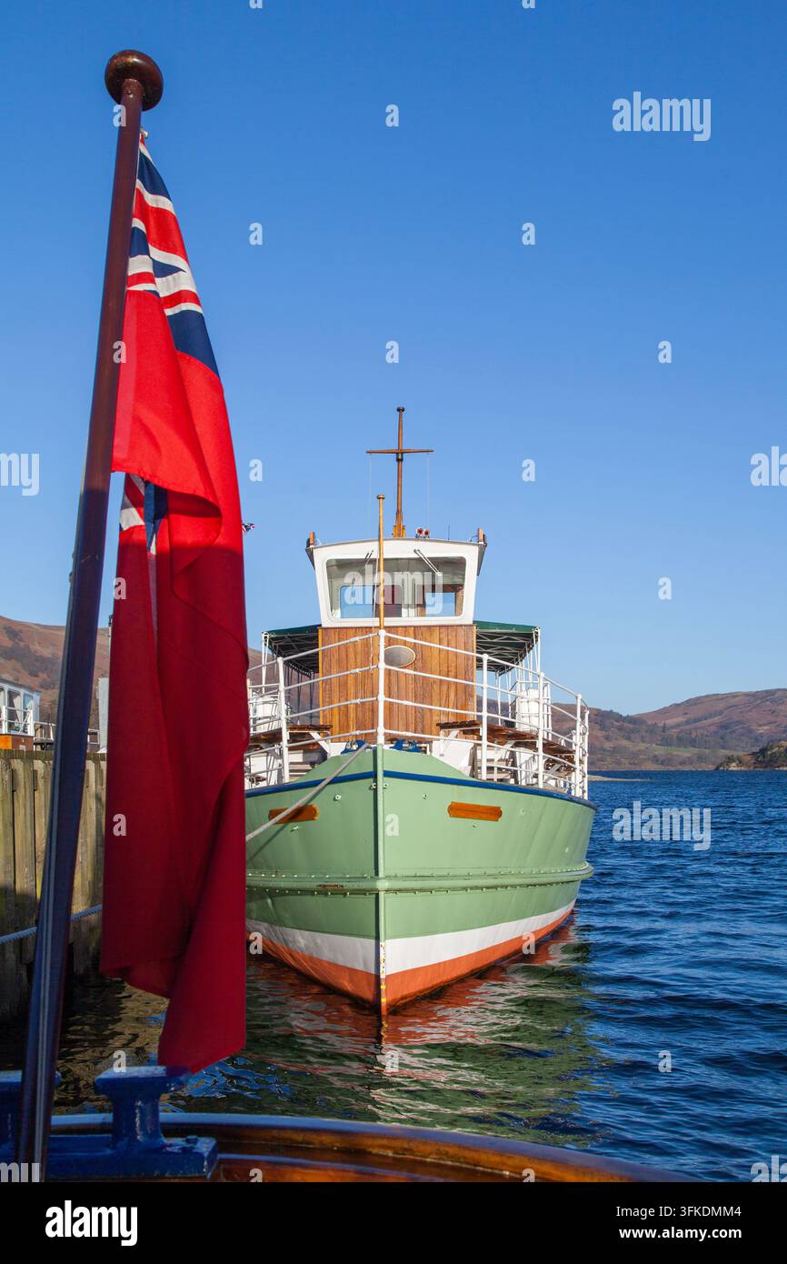 Un vapeur sur Coniston Water, Parc national du Lake District, Angleterre Banque D'Images