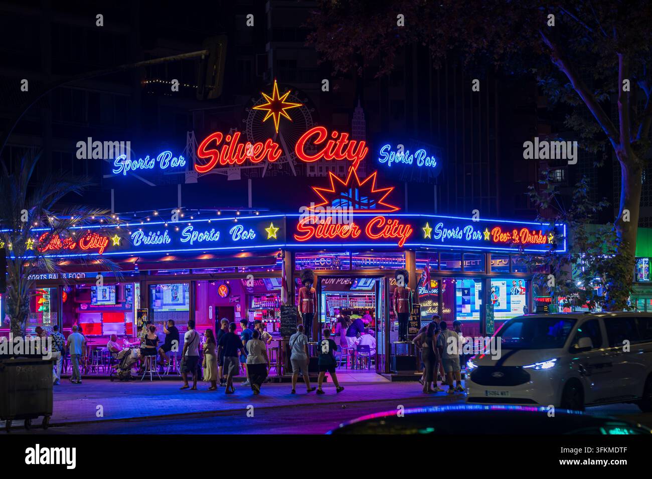 Bar sportif Silver City vie nocturne à Benidorm  Banque D'Images