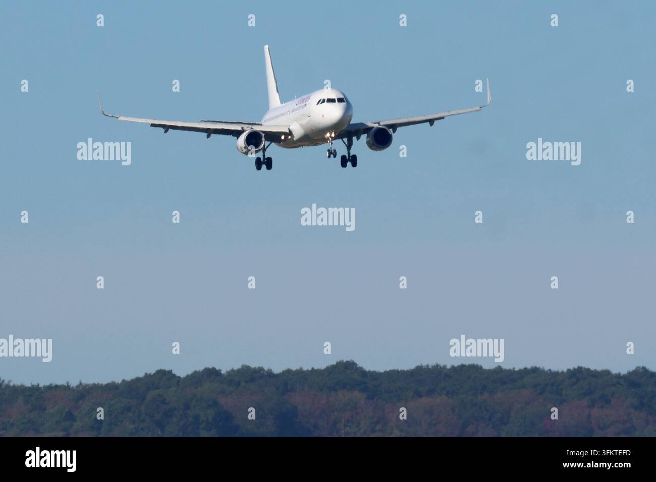 25.09.2026, xsvx, Voyage, Vacances, Économie, emwir, 9H-GKK, Airbus A320-232WL A320-200, Année de construction : 2015, Avion Express Malta, actuellement en location avec équipage pour Eurowings Lufthansa Group, Malta, Code hexadécimal : 4D23A4, MSN : 6865, en service pour Eurowings depuis avril 2026, actuellement souvent au départ de Stuttgart. Stuttgart *** 25 septembre 2026, xsvx, Voyage, Vacances, Économie, emwir, 9H GKK, Airbus A320-232 WL A320-200, construit en 2015, Avion Express Malta, actuellement en location avec équipage pour Eurowings Lufthansa Group, Malta, Code hexadécimal 4D23A4, MSN 6865, en service pour Eurowings depuis avril 2026, actuellement volant fréquemment au départ de Stuttg Banque D'Images
