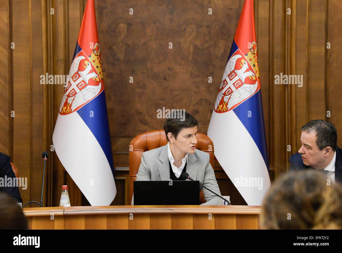 BELGRADE, SERBIE - 16 MARS 2023 : La Première ministre serbe Ana Brnabic préside une réunion du gouvernement avec le Vice-Premier ministre Ivica Dacic et le cabinet m Banque D'Images