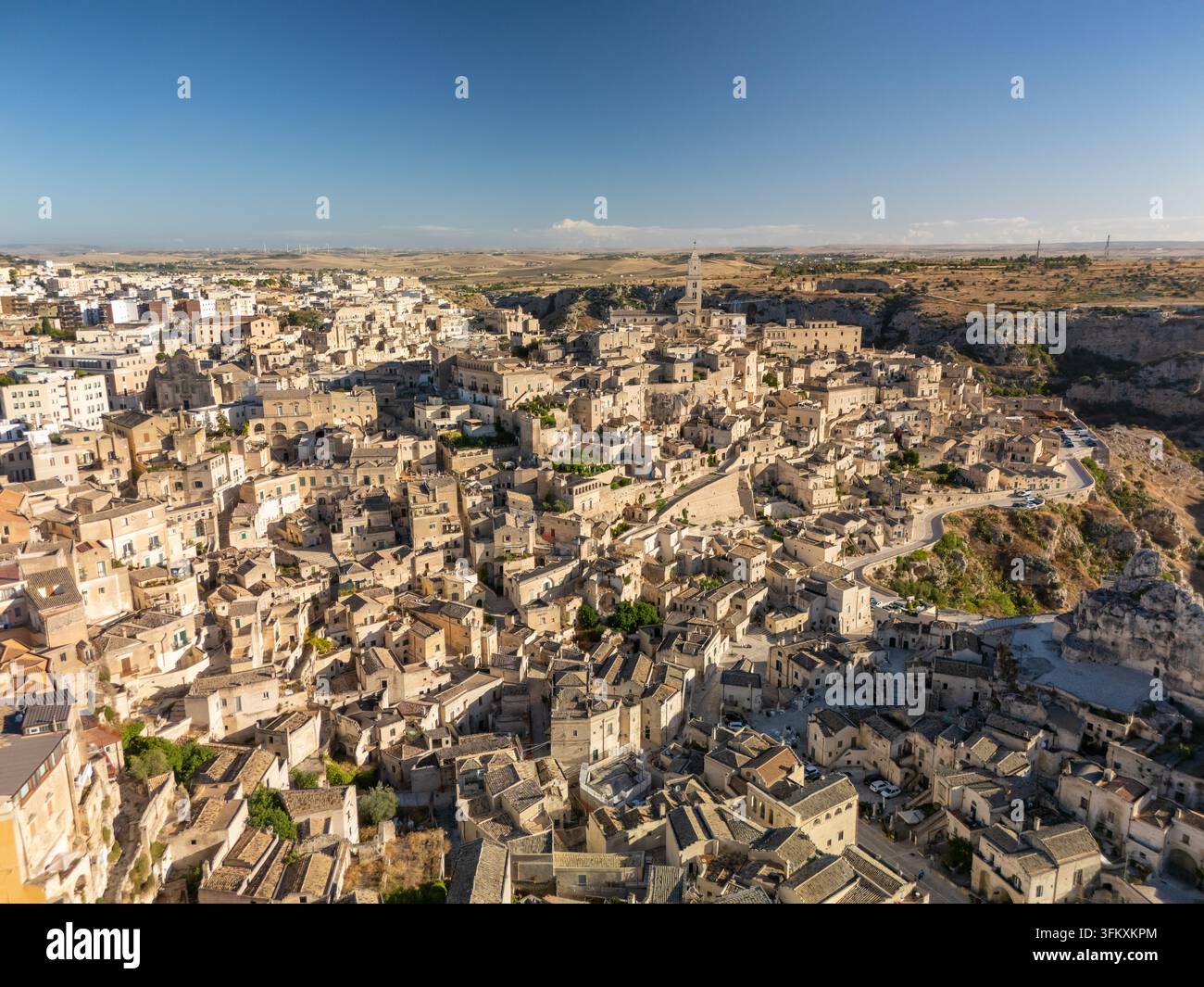 Vue aérienne de Matera par une journée d'été ensoleillée en Basilicate, Italie Banque D'Images