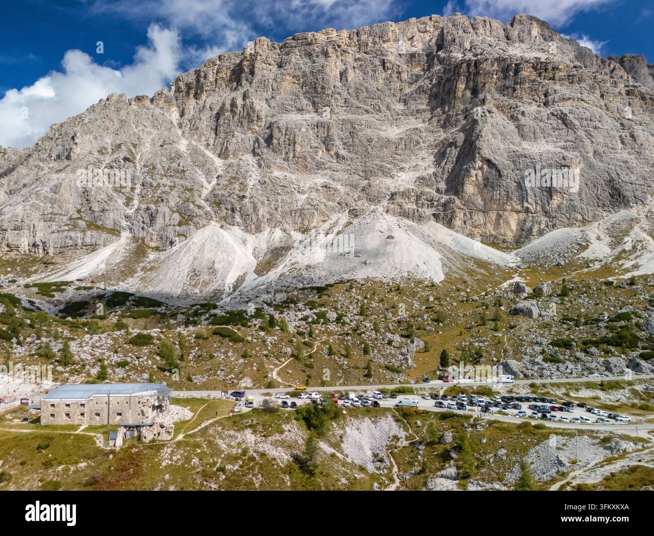 Vue aérienne du paysage de Passo di Falzarego dans les Dolomites italiennes Banque D'Images