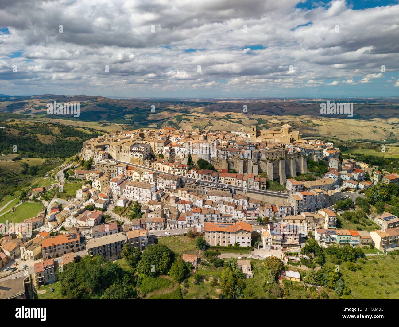 Vue aérienne de la ville perchée d'Acerenza, Basilicate, Italie Banque D'Images