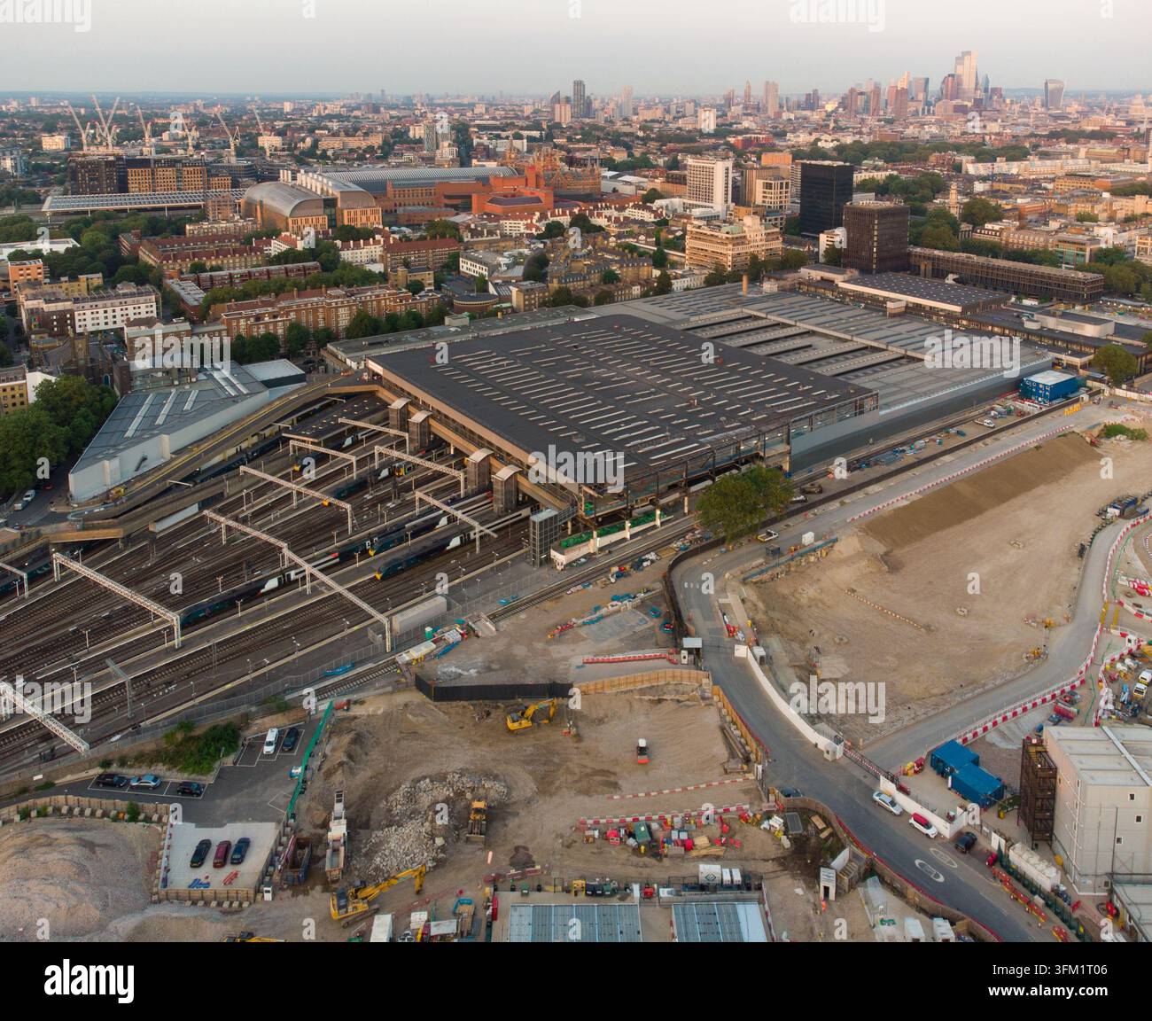 Vue aérienne de la gare ferroviaire principale d'Euston à Londres au milieu des grands travaux d'infrastructure HS2, préparant le site pour le train à grande vitesse. Banque D'Images