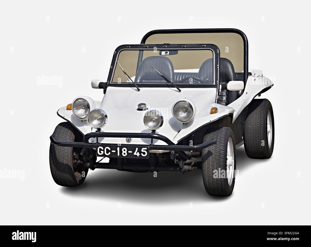 Buggy de plage classique Meyers Manx blanc pour des virées amusantes dans le désert ou sur la plage Banque D'Images