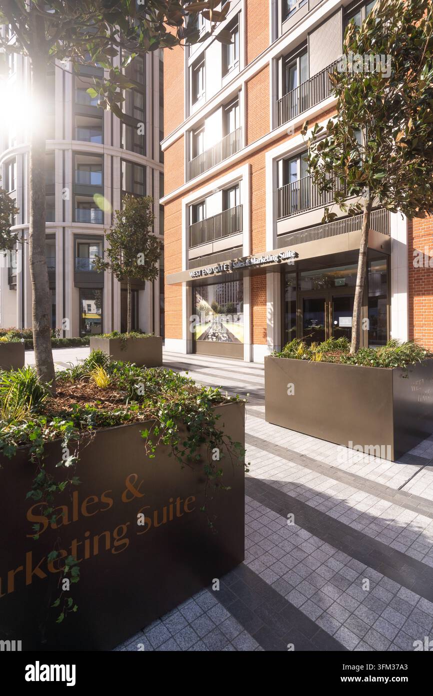 La suite de vente et marketing de West End Gate au Westmark Tower promeut des résidences de luxe à Paddington, Marylebone, Londres, W2. Banque D'Images