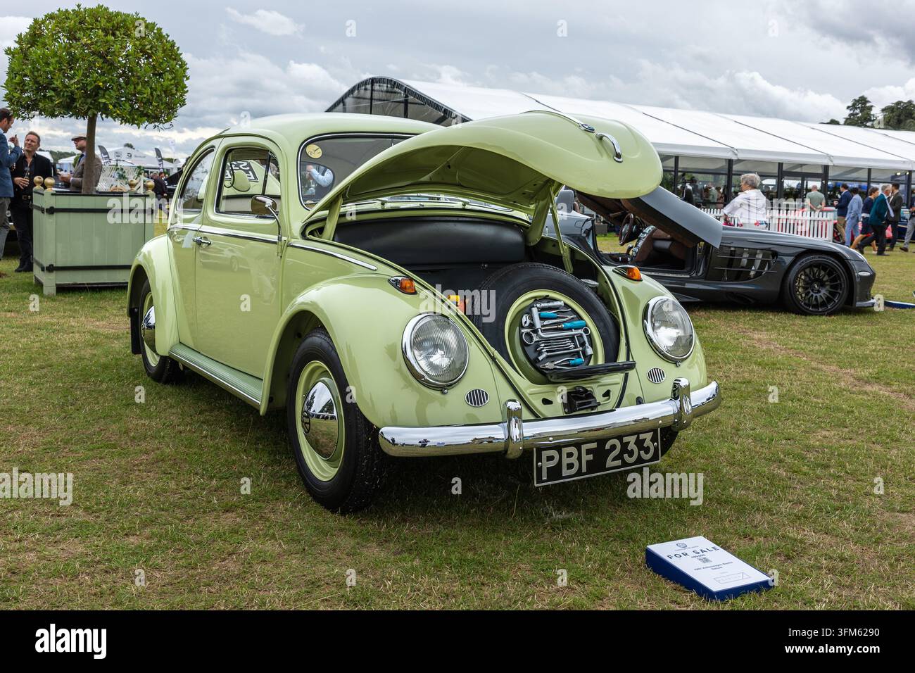 Coccinelle Volkswagen classique de 1961, exposée au Salon Privé organisé au Blenheim Palace le 4 septembre 2026. Banque D'Images