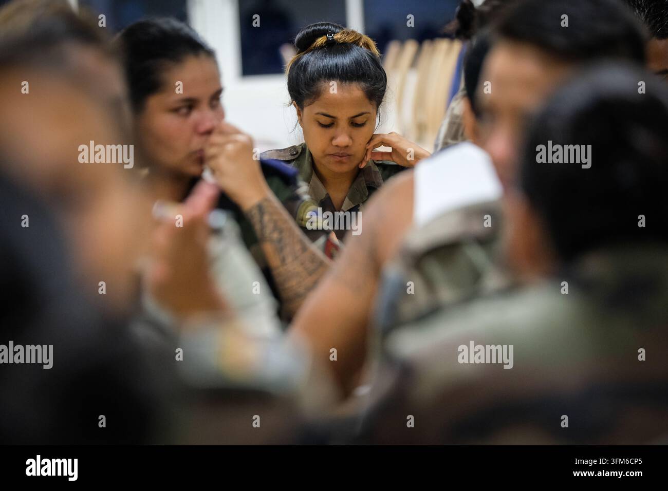 PAPEETE, POLYNÉSIE FRANÇAISE - 2019/11/04 : Au régiment du service militaire adapté de Polynésie française à Papeete, les jeunes Polynésiens se forment pour un métier u Banque D'Images