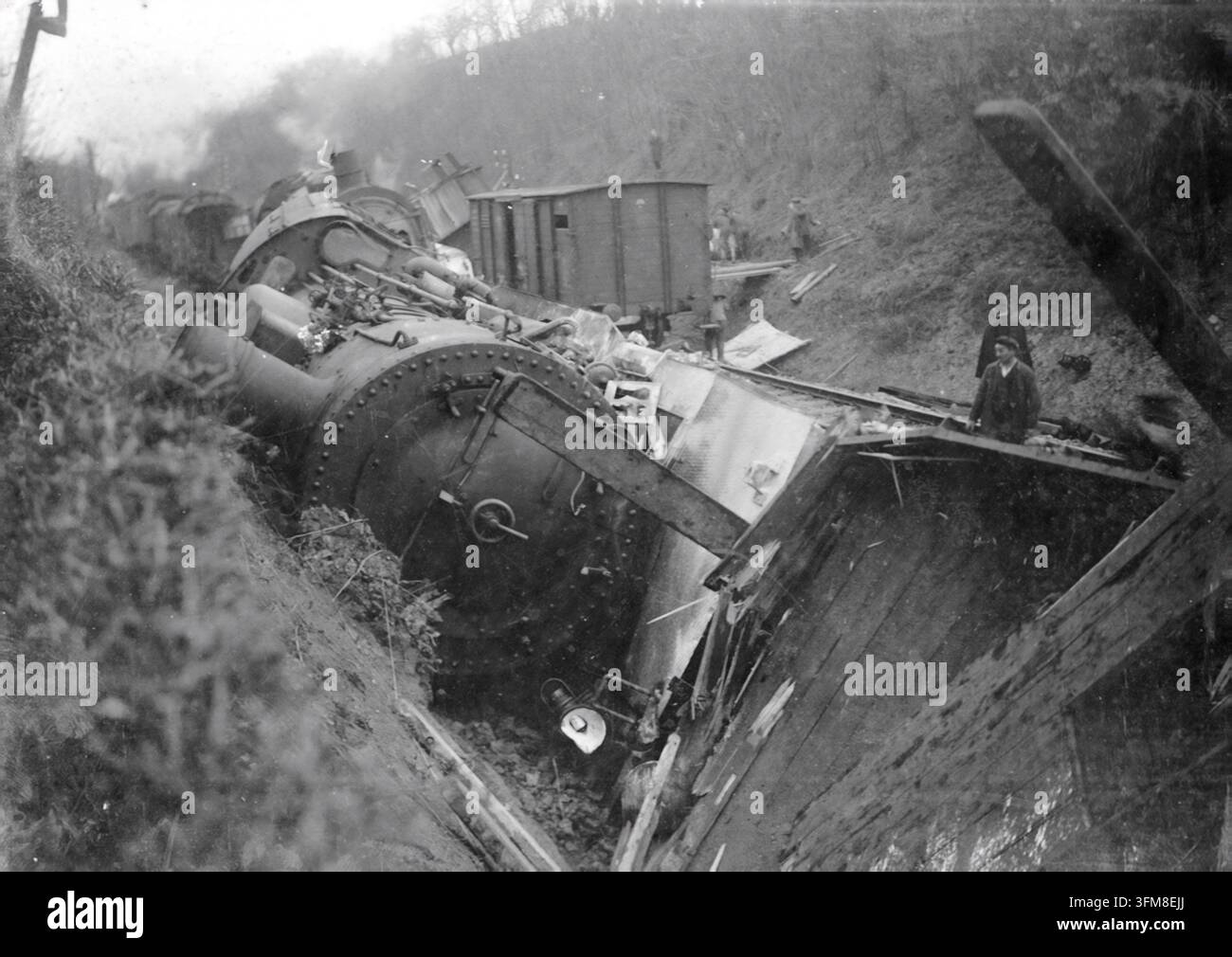 Accident ferroviaire près de Boxberg-Woelchingen dans le Bade le 29 mars 1923. La photographie historique en noir et blanc du photographe de Boxberg Karl Mueller s Banque D'Images