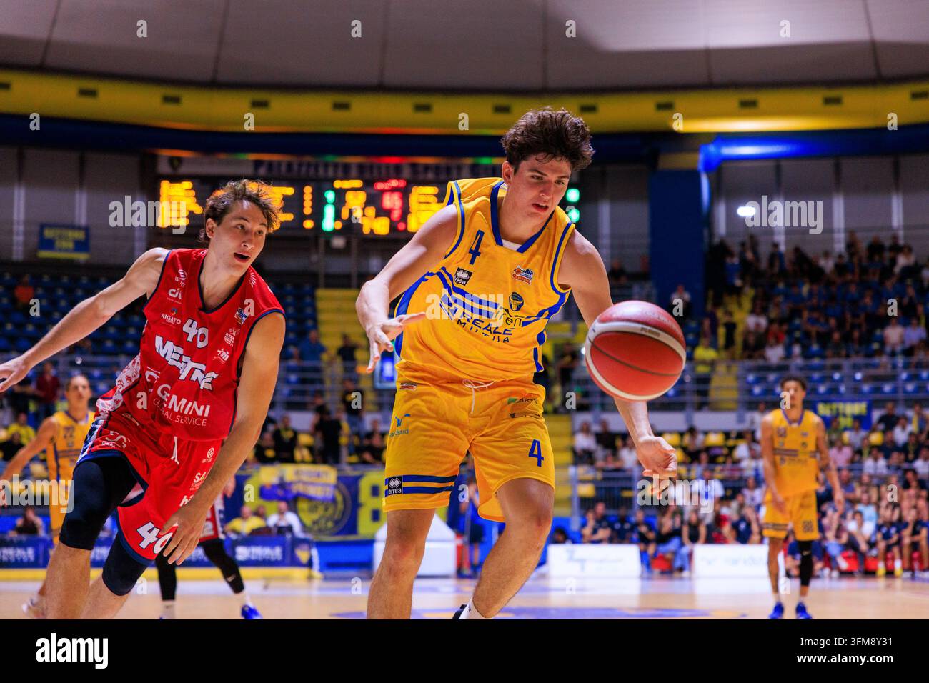 Turin, Italie : 27 septembre 2026 - Raffaele Ficetti de Reale Mutua Basket Torino en action contre Gemini Basket Mestre 1958, LNP Serie A2, Journée 1, au Pala Gianni Asti, Turin. Crédit : Antonio Cunazza/Alamy Live News Banque D'Images