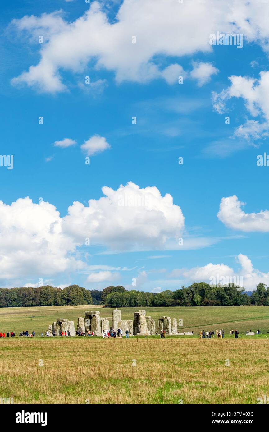 Le Stonehenge historique est une structure mégalithique préhistorique constituée d'un cercle de pierres dressées sur la plaine de Salisbury dans le Wiltshire, en Angleterre Banque D'Images