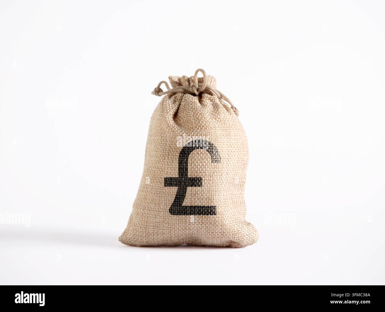 Sac en toile représentant la devise livre sterling britannique, la richesse, les économies et l'investissement financier Banque D'Images
