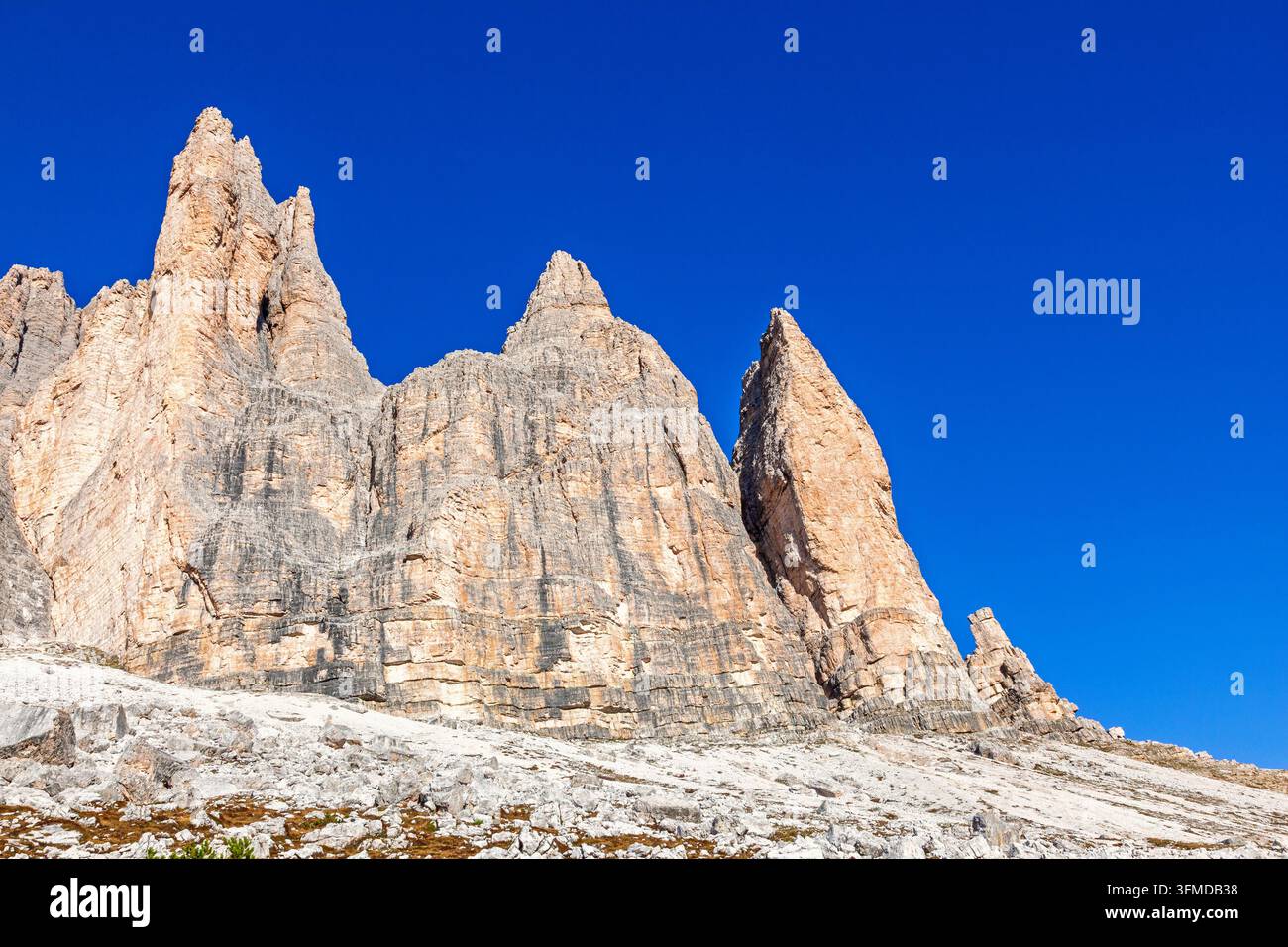 Les Trois Cimes de Lavaredo dans les montagnes dolomites Banque D'Images