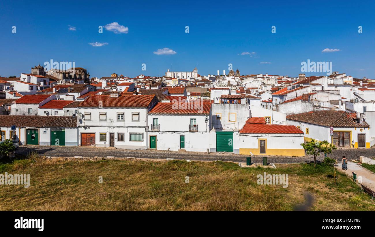 Grâce à son passé impressionnant, les maisons blanches d'Évora sont des sites du patrimoine mondial de l'UNESCO, Portugal, Évora, Alentejo, Portugal Banque D'Images