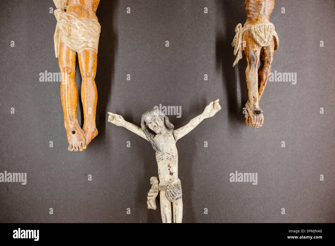Exposition religieuse mettant en vedette une statue du Christ à l'intérieur de la Tour des Clercs à Porto, Portugal Banque D'Images