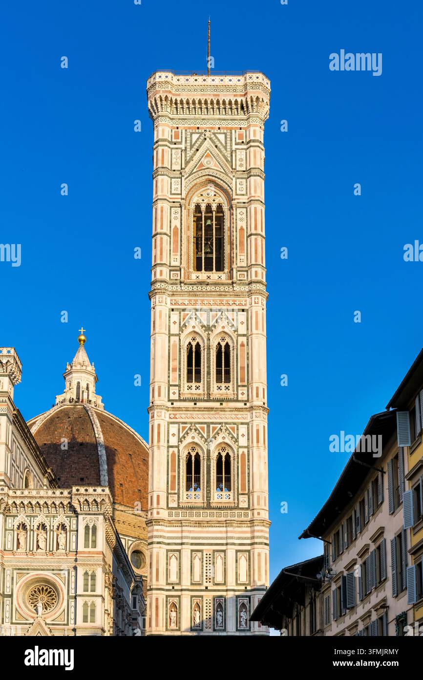 Italie, Toscane, Florence, inscrite au patrimoine mondial par l'UNESCO, le Campanile de Giotto et le Duomo, Cattedrale Santa Maria del Fiore Banque D'Images
