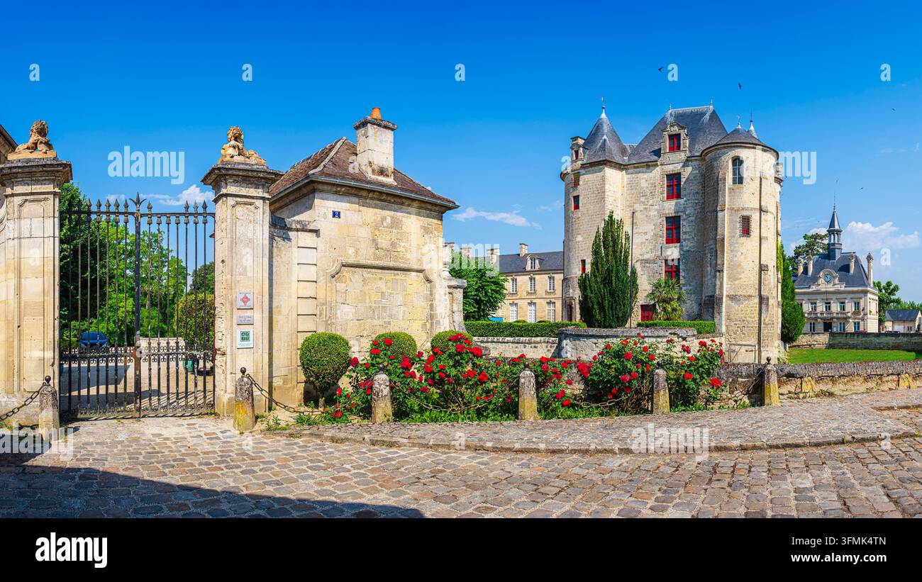 France, Aisne, Vic-sur-Aisne, domaine du château, donjon médiéval et château des XVIIe et XVIIIe siècles Banque D'Images