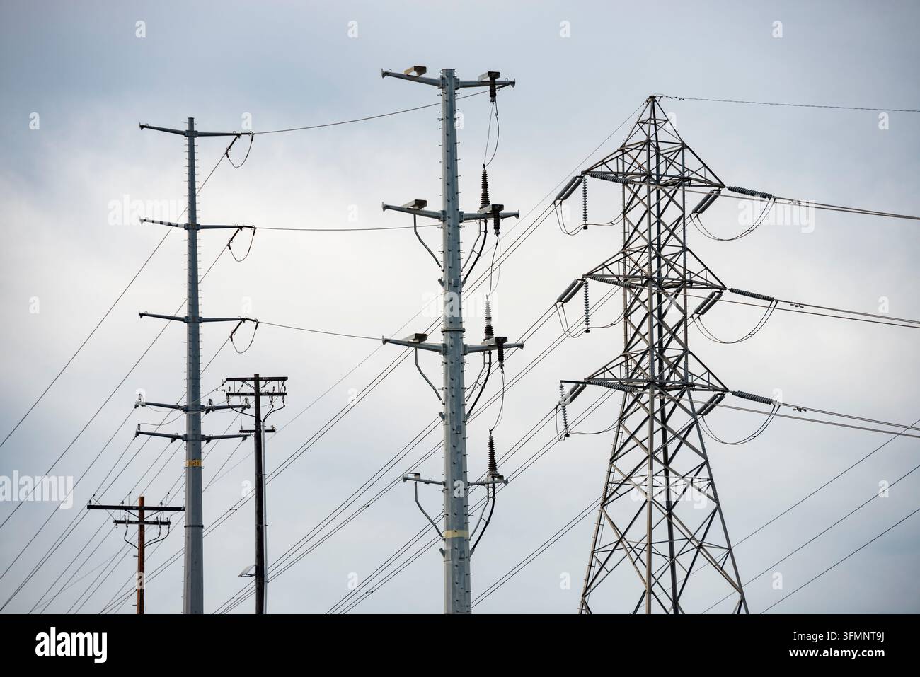 Pylôns de transmission haute tension Banque D'Images