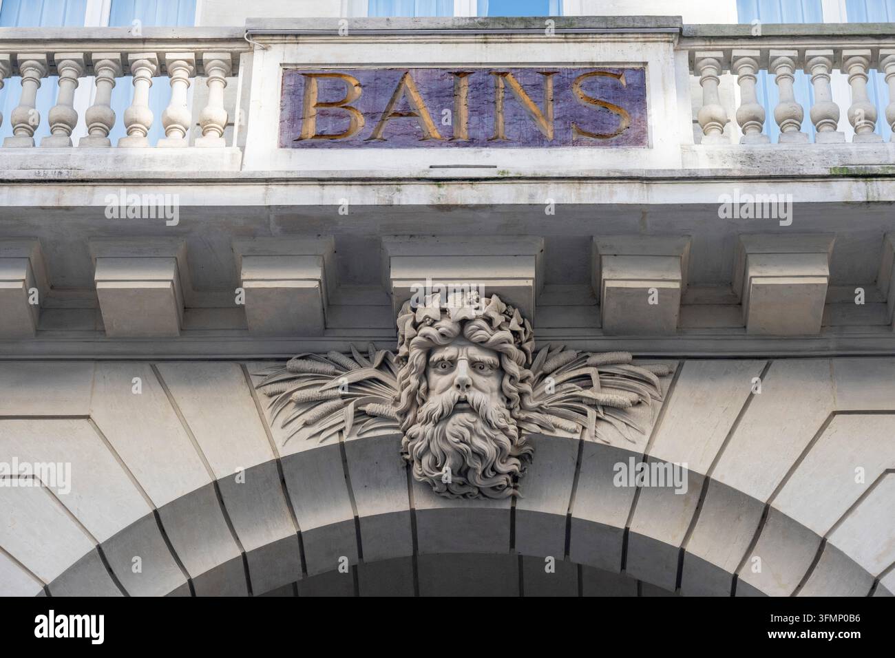 France. Paris. 3e arrondissement. Rue du Bourg l'Abbe. Façade des anciens bains Guerbois, bains privés fréquentés, entre autres, par Marcel Proust. Banque D'Images