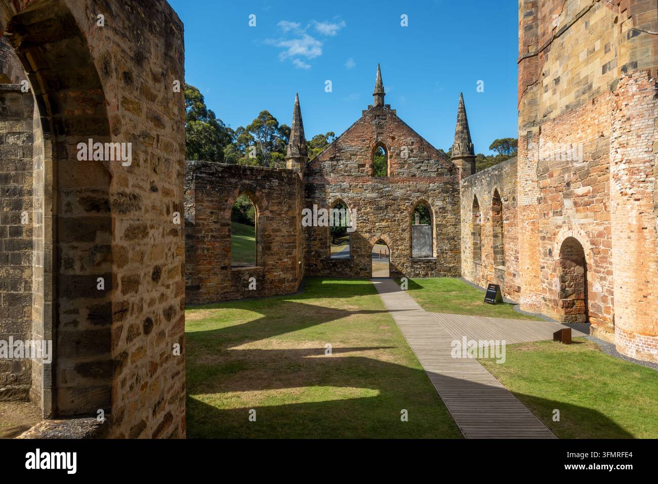 Port Arthur Tasmanie Australie. Ruines de l'église des condamnés. Coque vide de l'église construite par les prisonniers de la colonie pénitentiaire. Banque D'Images
