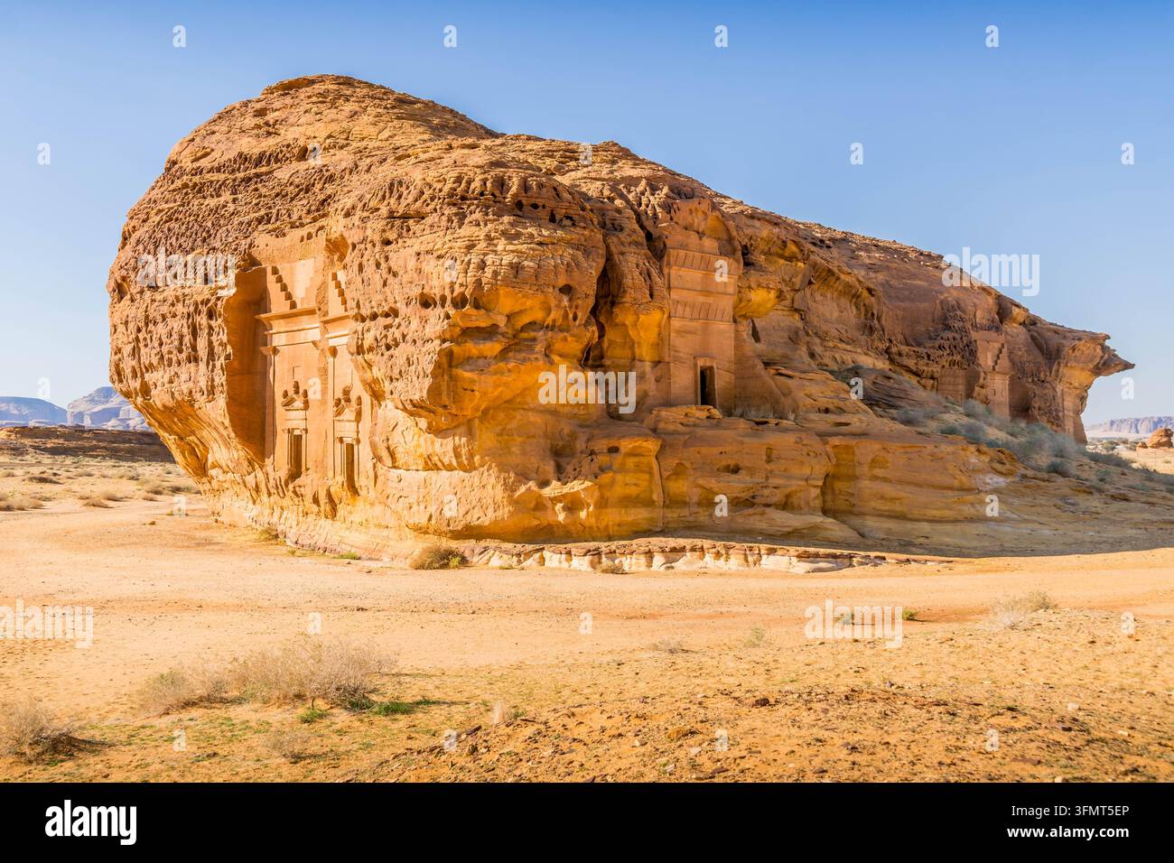 Formations de grès spectaculaires à Hegra à AlUla (Al-Ula), Arabie saoudite, paysages de roches désertiques célèbres. Banque D'Images