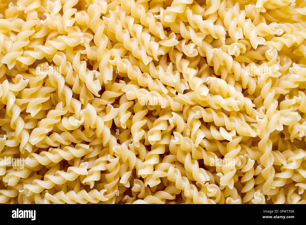 Beaucoup de pâtes spirales. La texture des pâtes spirales. Banque D'Images