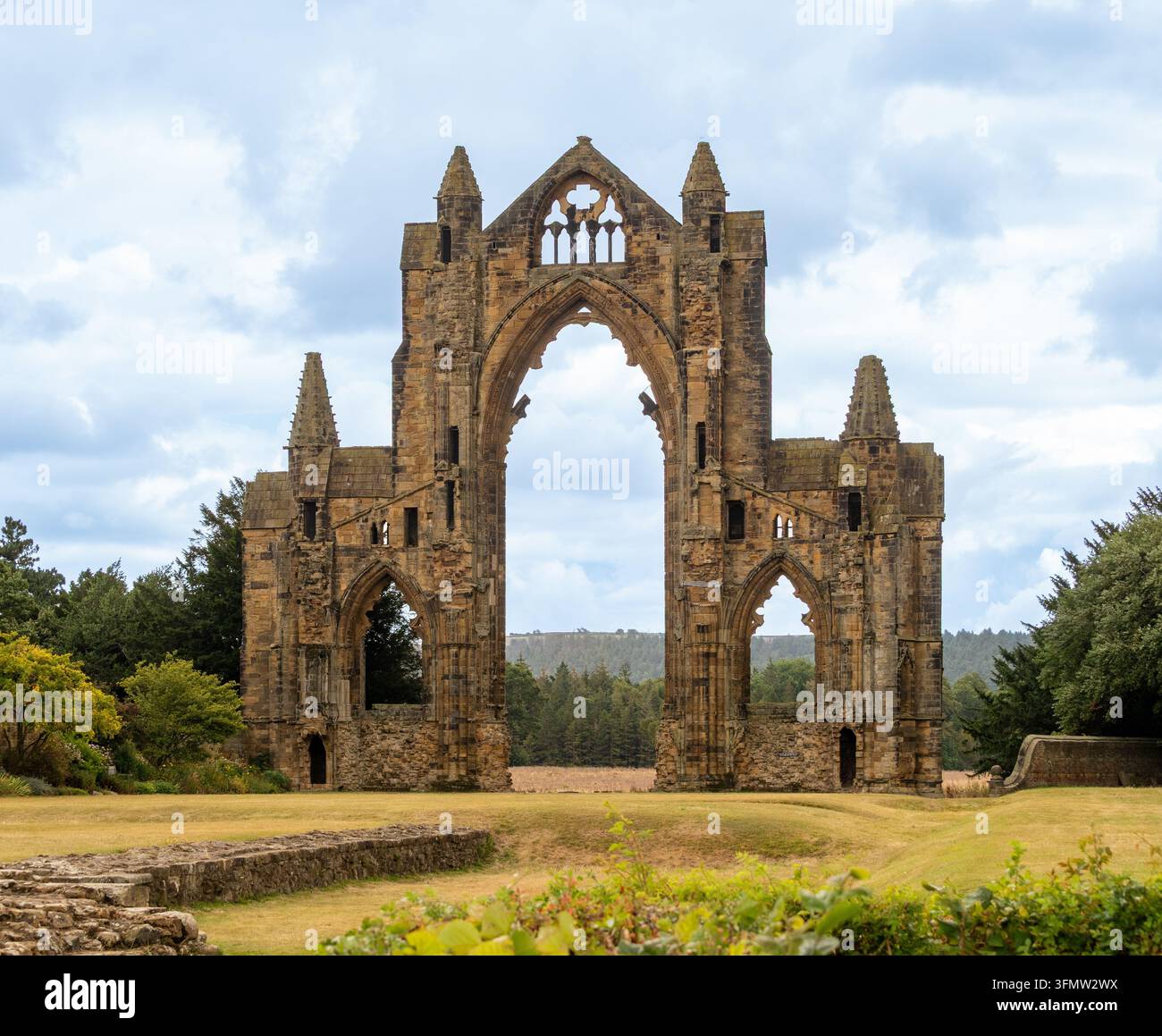 Mur est en ruine et fondations de Gisborough Priory à Guisborough, North Yorkshire, Angleterre. Banque D'Images