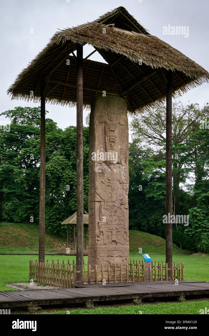 Stèle dans les ruines mayas de Quiriguá, Guatemala, Amérique centrale Banque D'Images
