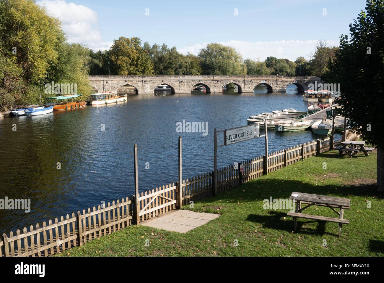 Fleuve Avon et pont de Clopton, Stratford-upon-Avon, Warwickshire, Royaume-Uni Banque D'Images
